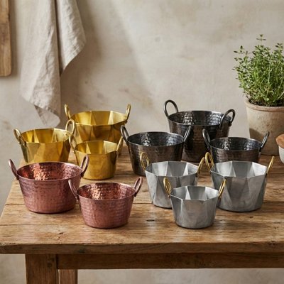 Commercial serving container